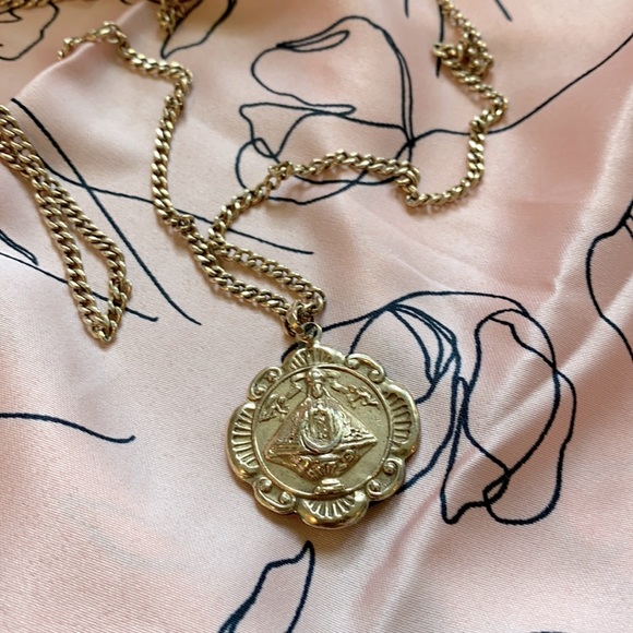 Jewelry - 14K plated Gold Medal & Chain